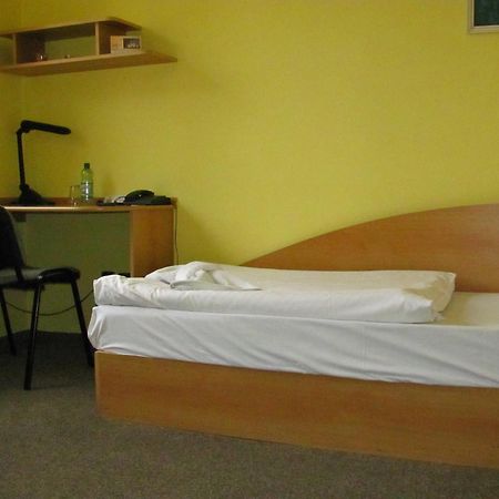 Hotel Isora ออสตราวา ภายนอก รูปภาพ