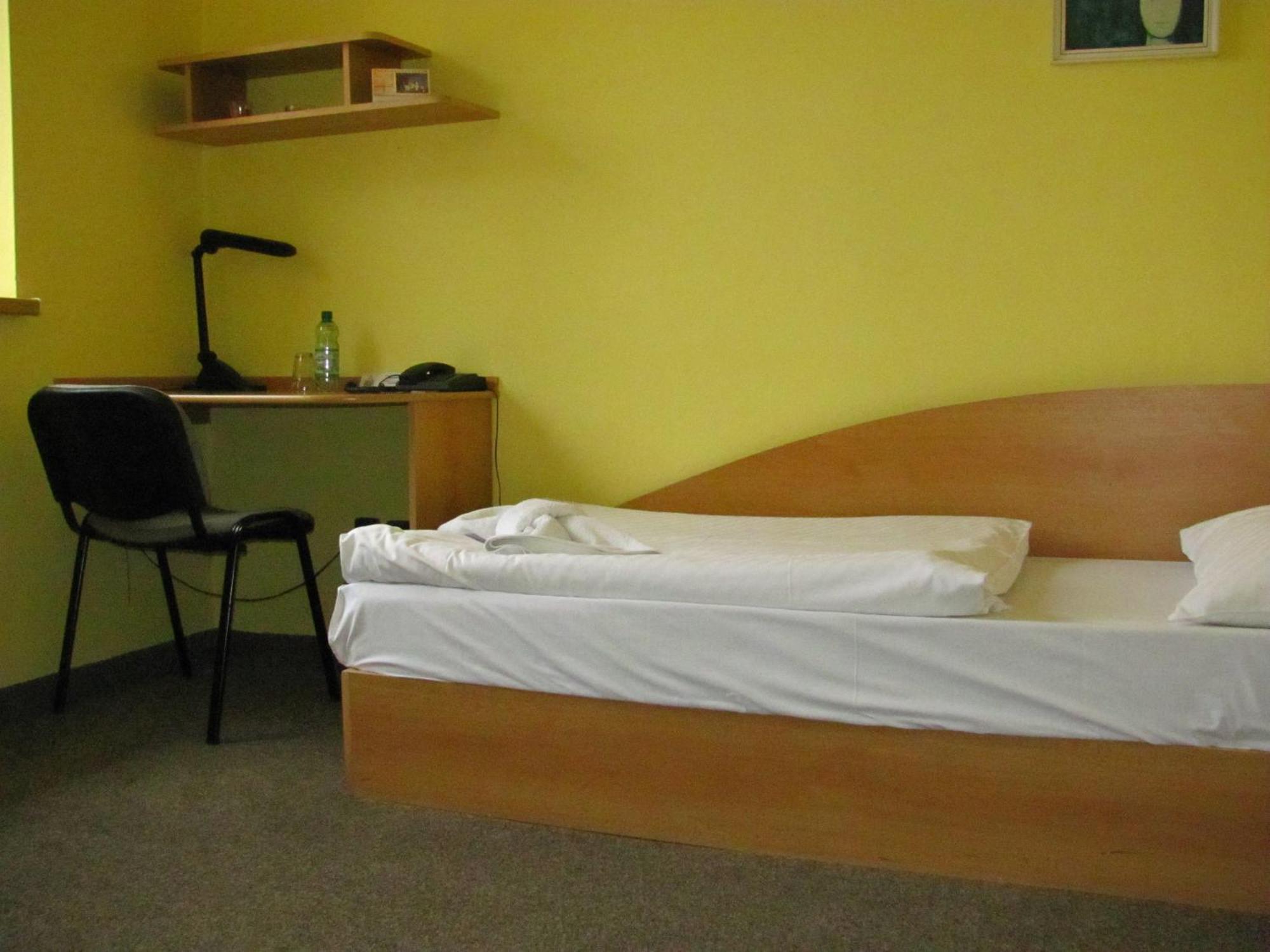 Hotel Isora ออสตราวา ภายนอก รูปภาพ