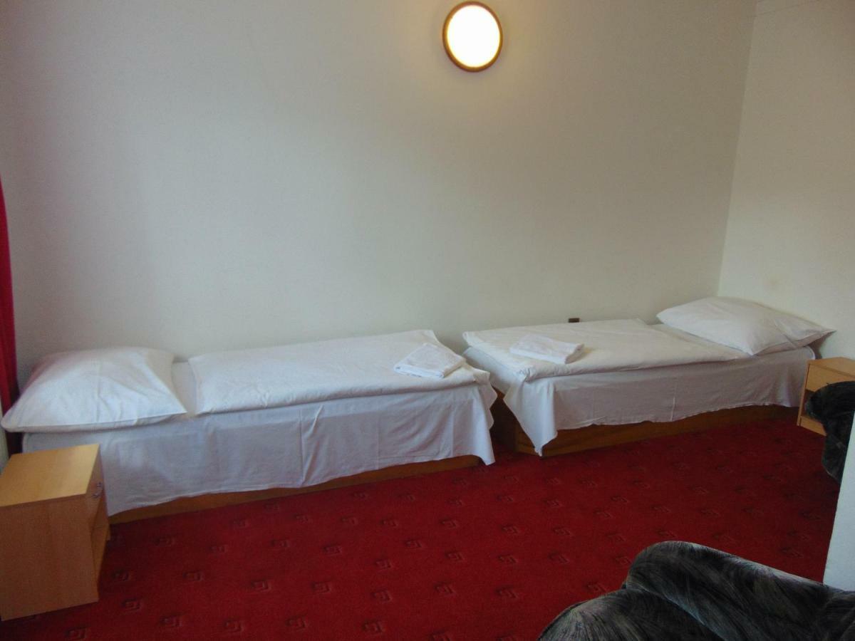 Hotel Isora ออสตราวา ภายนอก รูปภาพ